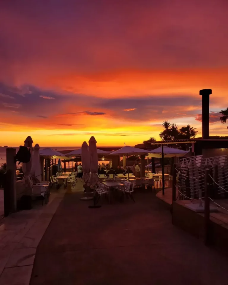 De todos nosotrxs nos quedamos con los colores de Septiembre.Vente esta tarde a ver la puesta 768x960